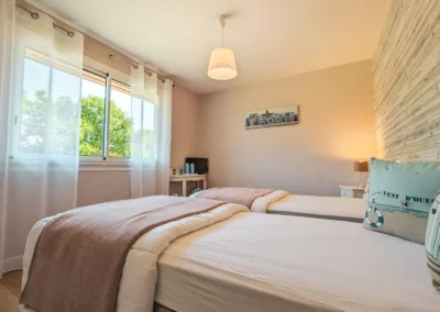 Chambre 4 avec 2 lits - gite de charme le champ de père à Cluis (36)