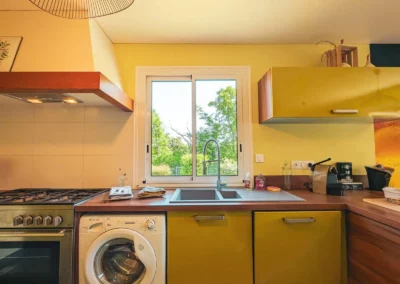 Cuisine avec électroménagers du gîte Le Champ de père